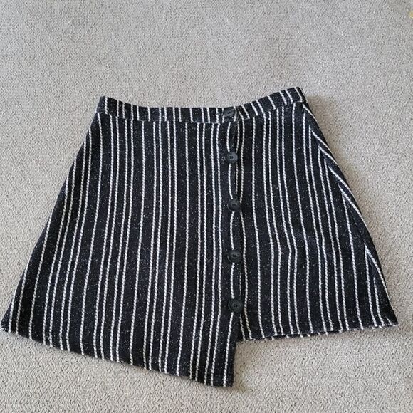 Urban Outfitters Black and White Striped Skirt - Size Small - Picture 5 of 11